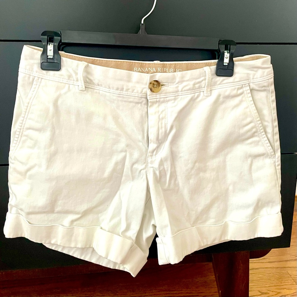 Banana Republic white Chino shorts, size 4